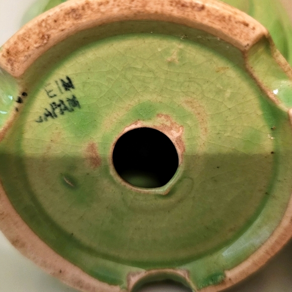 Vintage Kitchen Green Japanese Majolica Style Shaker Salt and Pepper Shakers - Picture 8 of 9